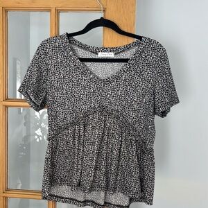 Like new women’s blouse black and white print size small